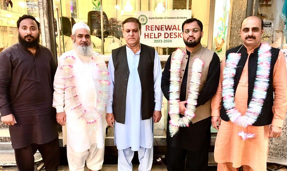Gujrat Chamber of Commerce & Industry #renewal_help_desk was organized at Amir Jeweller's Muslim Bazaar Gujrat for the #membership renewal of members of #GtCCI.