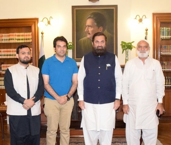 Mr. Sikander Ishfaq Razi #President #GtCCI along with Haji Nasir Mahmood #Group_Leader Shaheen Group and Mr. M Masoom Qamar #Vice_President called on Honorable Baligh Ur Rehman #Governor #Punjab in Governor House Lahore.