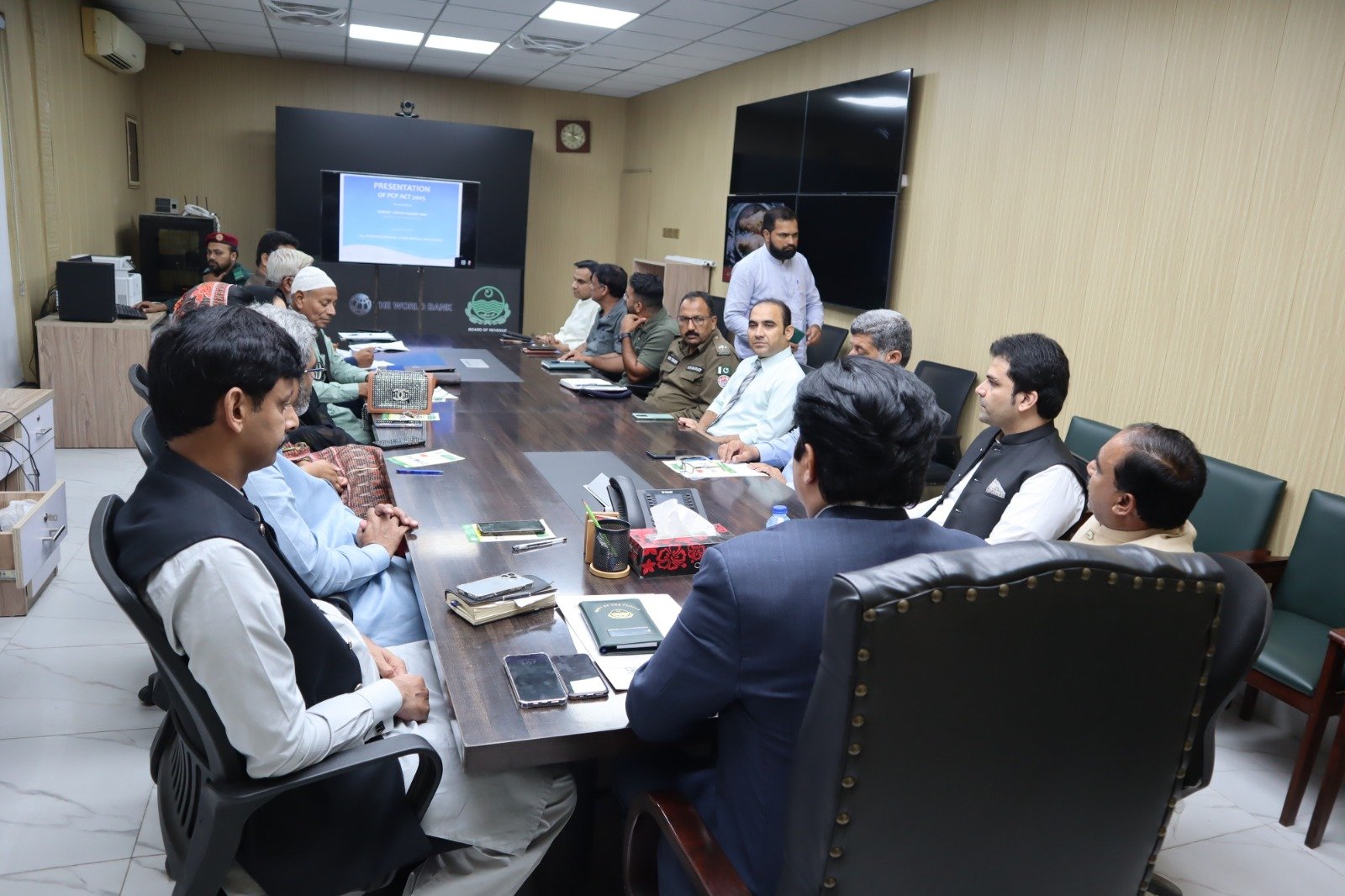 A #meeting #session was held under the supervision of Mr. Safdar Hussain Virk #DC #Gujrat and #Chairman #DCPC #Gujrat. Mr. Sikander Ishfaq Razi #President #GtCCI, Mr. Ghyas ud Din Paul Executive Member #GtCCI , Mr. Usman Muzaffar Secretary General #GtCCI, Mr. Ehsan Bhutta Secretary Industries and others attended the meeting.