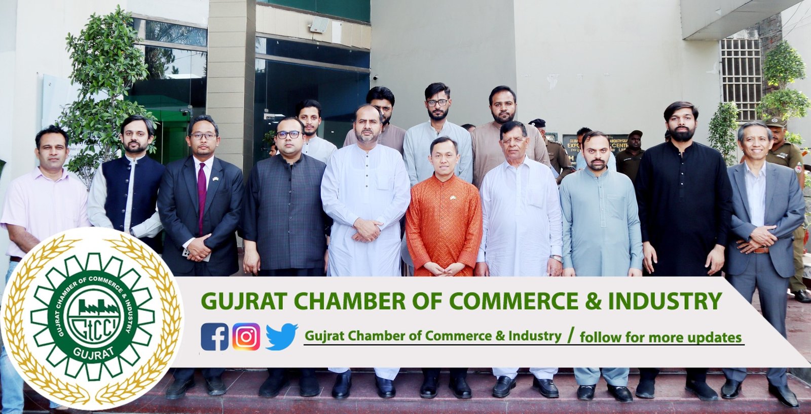 H.E. Mr. Rahmat Hindiarta Kusuma, Chargé d'Affaires at the #Indonesian Embassy in #Pakistan, along with Mr. Ferry J. Murdiansyah, Head of Chancery and Coordinator of Political Affairs, and Mr. M. Sufyan, Member of Political Affairs, visited Gujrat Chamber of Commerce & Industry (GtCCI) and had a meeting with the business community of #Gujrat.